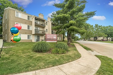 1040 Huntington Hill Dr 1-2 Beds Apartment for Rent Photo Gallery 1